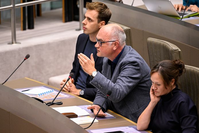 Björn Rzoska aan het woord in het Vlaams Parlement.