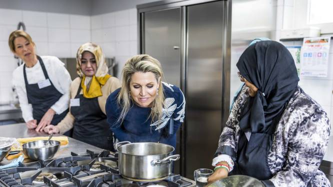 Zowel voor het plaatje als de hygiëne had Máxima haar haar beter in een staart kunnen laten