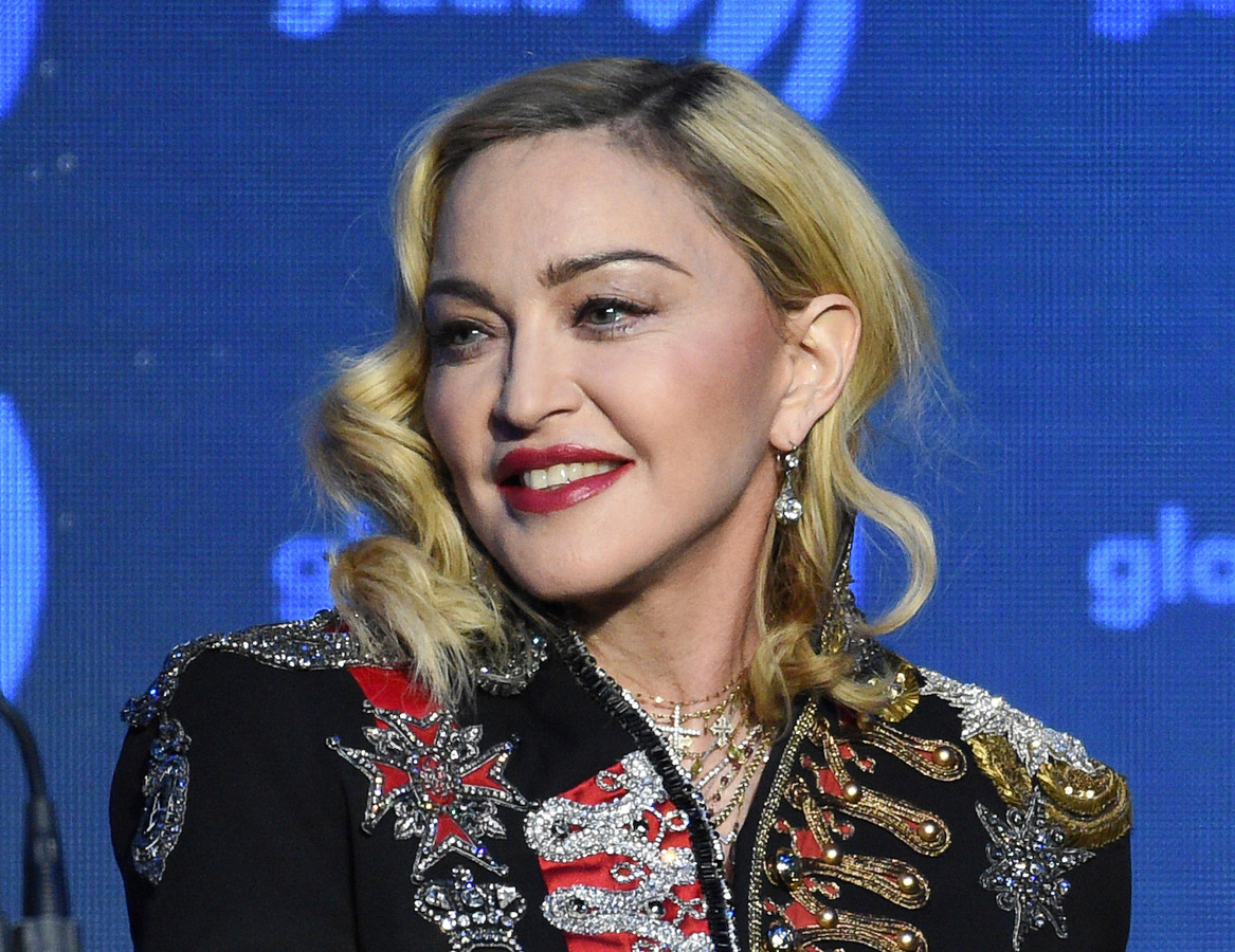 Madonna laat voor het eerst van zich horen na opname op intensive care