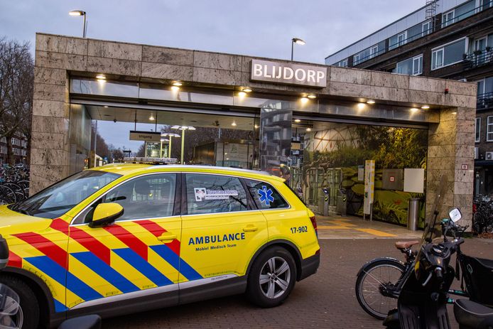 Het ongeval vond plaats bij metrostation Blijdorp in Rotterdam.