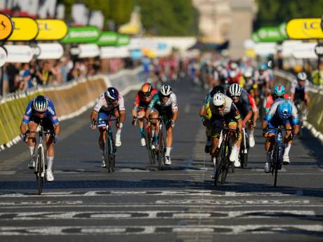 Dylan Groenewegen ‘kwam om te winnen’, Fabio Jakobsen is 'een beetje verdrietig’ na sprint op Champs-Élysées
