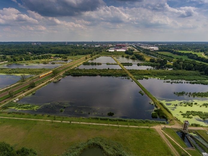 Het Kristalbad, groot retentiegebied tussen Hengelo en Enschede.