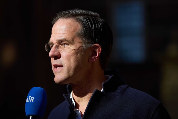 Premier Mark Rutte wil ondanks het stijgend aantal besmettingen versoepelingen doorvoeren.