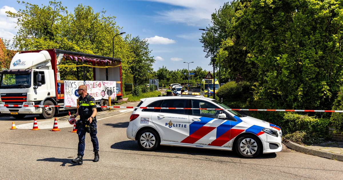 Jong kindje overlijdt bij ongeval met kampioenswagen meisjesteam VV Yerseke.
