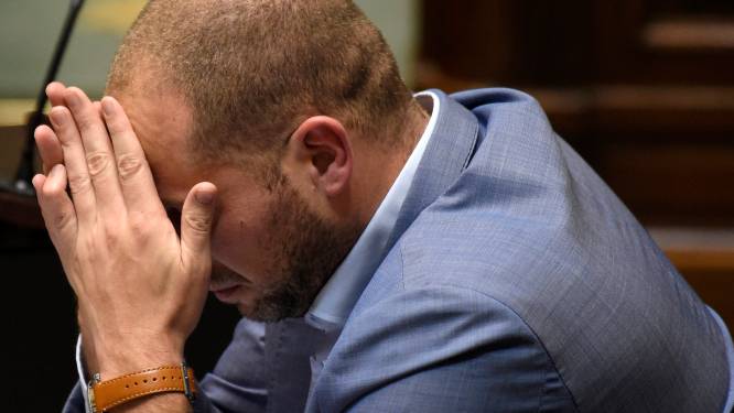 Onze opinie: “Niet willen dat de regering valt, lijkt nu eerder neer te komen op niet betrapt willen worden met de stekker in de hand”