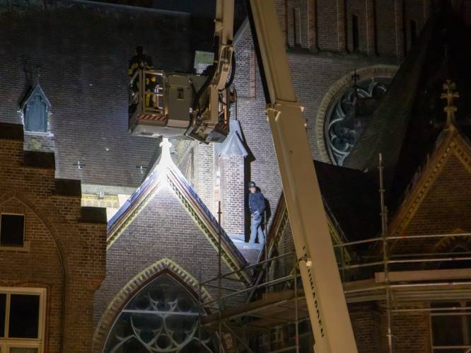 Lichaam van 33-jarige man ontdekt op dak van kerk in Leeuwarden: mogelijk gaat het om koperdief