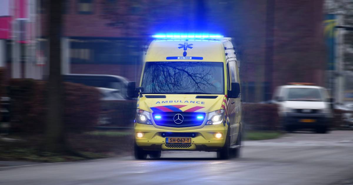 Fietser overlijdt na botsing met vrachtwagen in Heukelom.