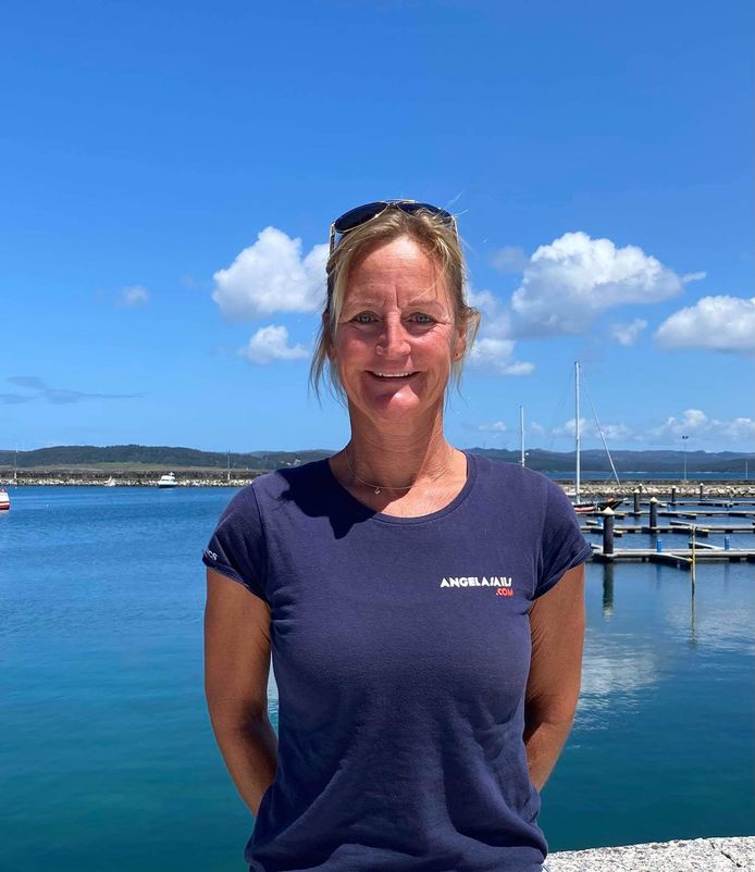 Angela Brandsma (46) zeilt sinds drie jaar de wereld over.