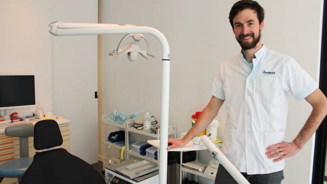 Na heroïsche prestatie staat ultraloper Karel Sabbe (34) weer in zijn tandartsenpraktijk: “Normaal loop ik naar hier, maar dat leek vandaag wat overdreven”