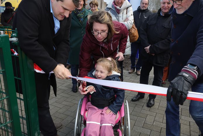 Opening inclusieve speeltuin Lier Belfortplein - Pia Boehnke mag het lintje doorknippen