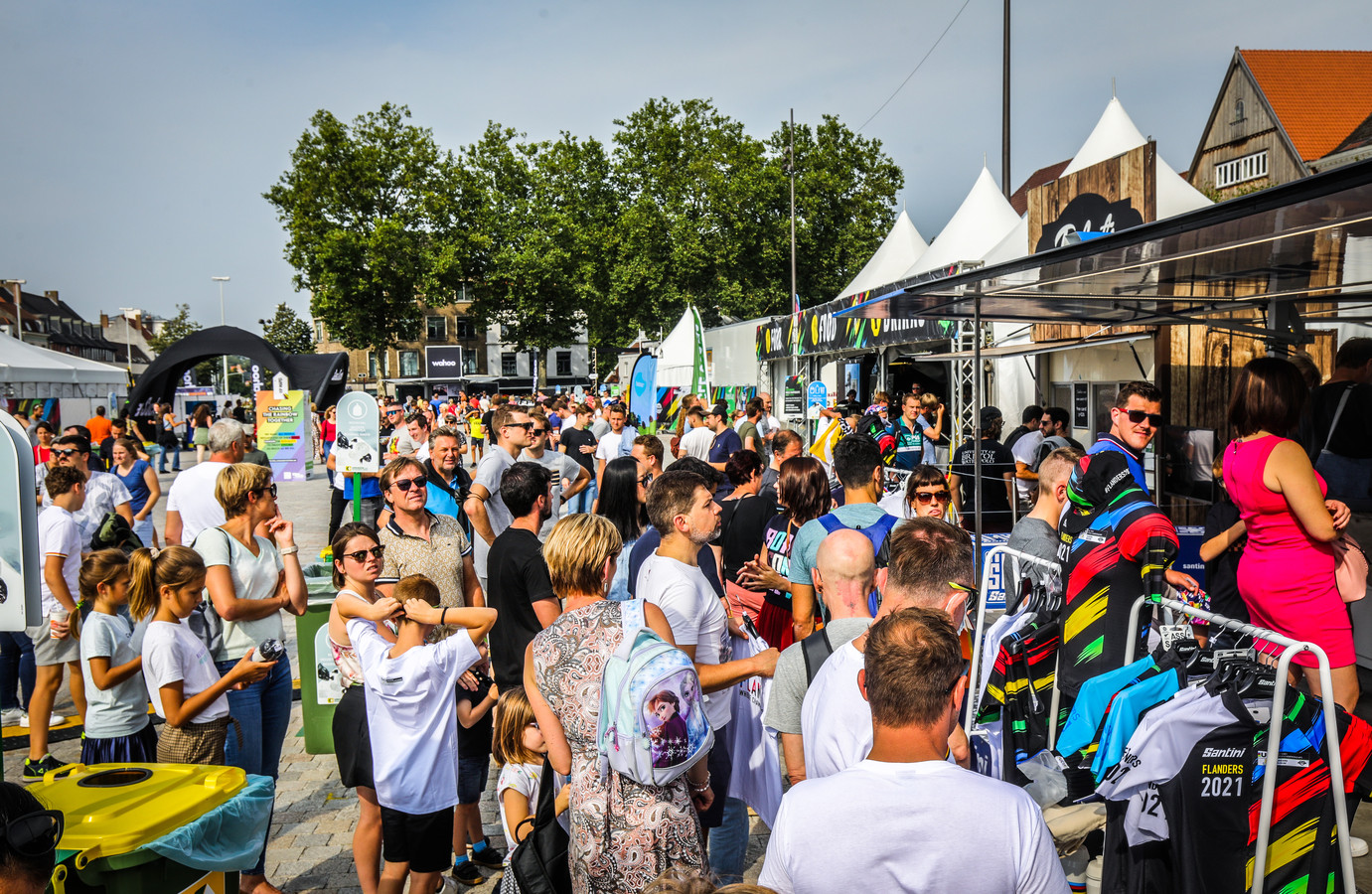 De fanzone op 't Zand liep aardig vol, zeker voor de WK-truitjes.