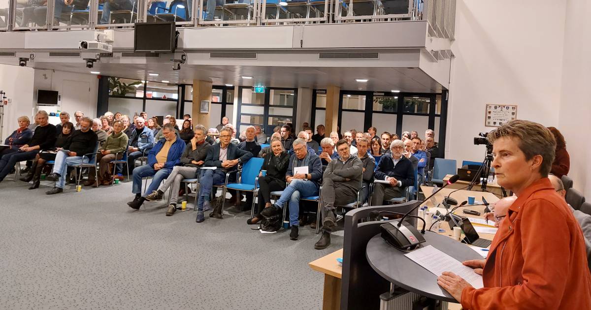 ‘Verkeersafvoerputje’ Grijpskerke is verkeer zat: ‘Het groene hart van Walcheren wordt kapot gemaakt