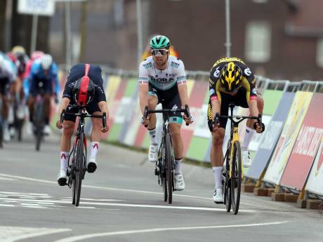 Van Aert bezorgt Jumbo-Visma zege in Amstel Gold Race na millimetersprint tegen Pidcock