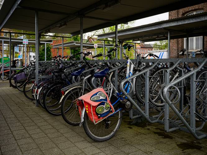 Vooruit vraagt een afgesloten fietsenstalling in het centrum van Oostende. Stad onderzoekt piste met NMBS