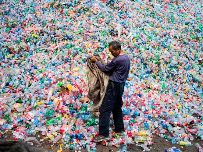 Nieuw superenzym verorbert plastic flessen zes keer sneller dan voorganger