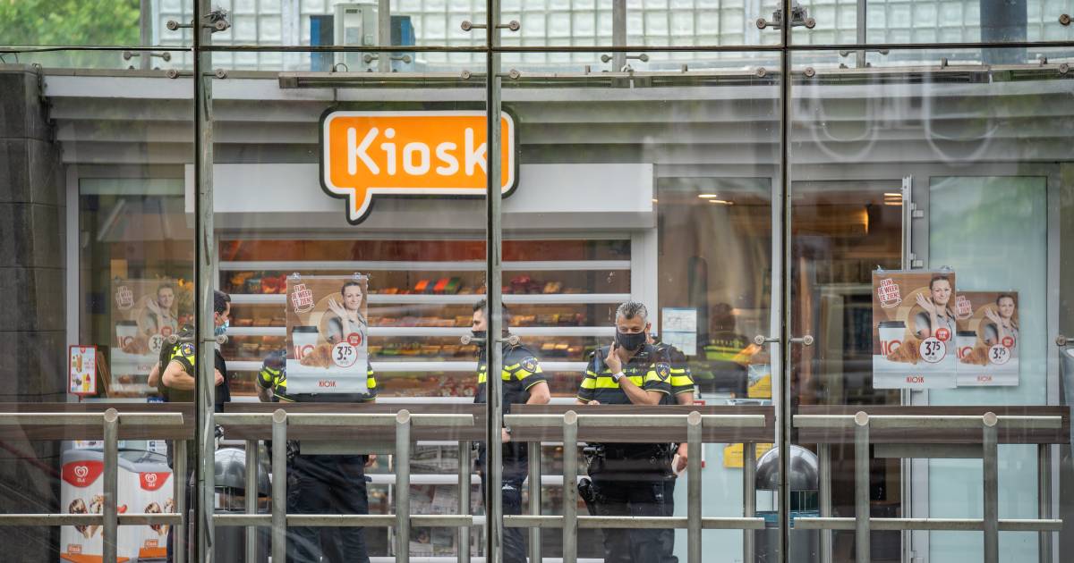 Diversiteit is onze kracht!????Poging overval op kiosk op station Blaak: Politie op zoek naar licht getinte verdachte.???? .