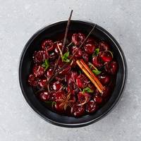 10 desserts met zomerfruit om nu te maken, van perzikgalette tot kersenclafoutis
