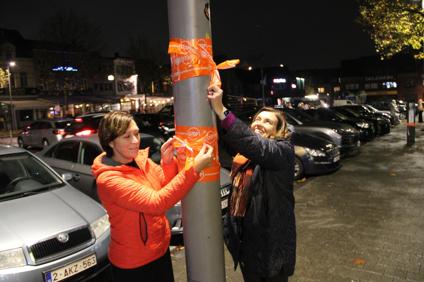 Bomen en beelden krijgen oranje lintjes in strijd tegen intrafamiliaal ...