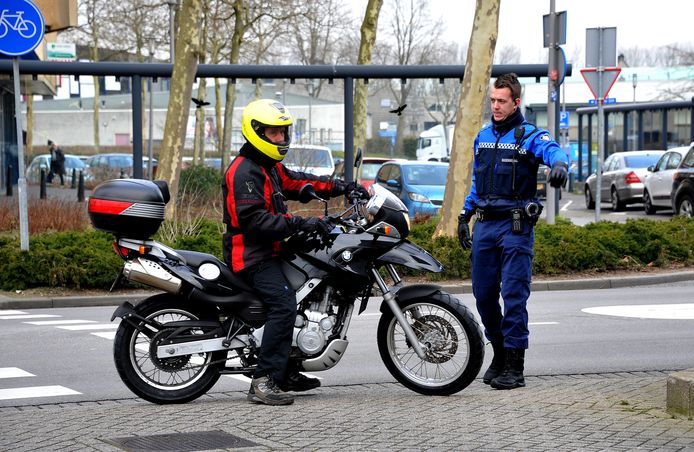 Eén van de controles was gisteren op de Groenezoom in de Dordtse Stadspolders.
