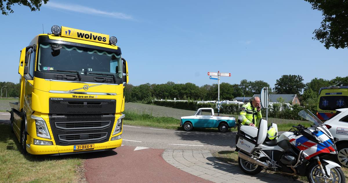 Bromfietser ernstig gewond bij ongeval in Holten.