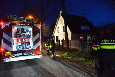 Brand onder rieten kap van boerderij in Ulvenhout