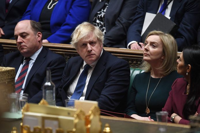 La ministre Truss, ici aux côtés du ministre Wallace et du Premier ministre Johnson, jeudi, à Londres