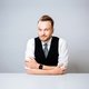Spijtig voor ‘De avondshow met Arjen Lubach’, maar Arjen Lubach begint het moeilijk te krijgen om vier talkshows per week te vullen