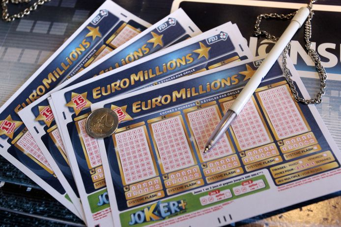 EuroMillions : elle trouve un ticket gagnant dans la rue et empoche 12  millions d'euros