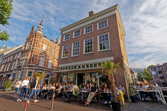 De Botanist in Breda is een voorbeeld van horecazaak waar mensen zowel komen om even te borrelen als voor een compleet diner.