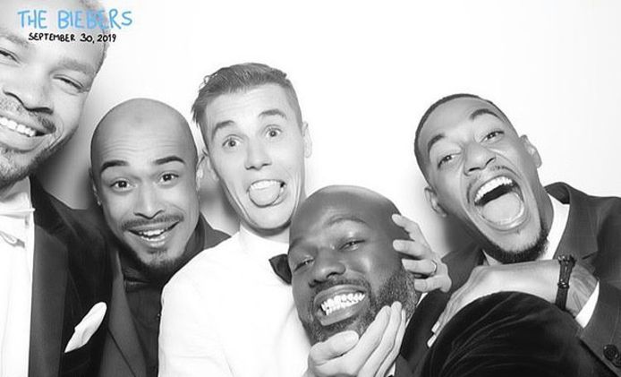 Justin en zijn vrienden hadden het naar hun zin aan de photobooth.