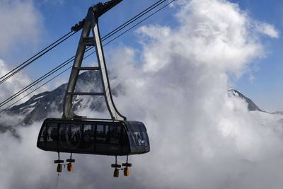 Zes arbeiders raken gewond bij ongeval met skilift in hoogste skiresort van Europa