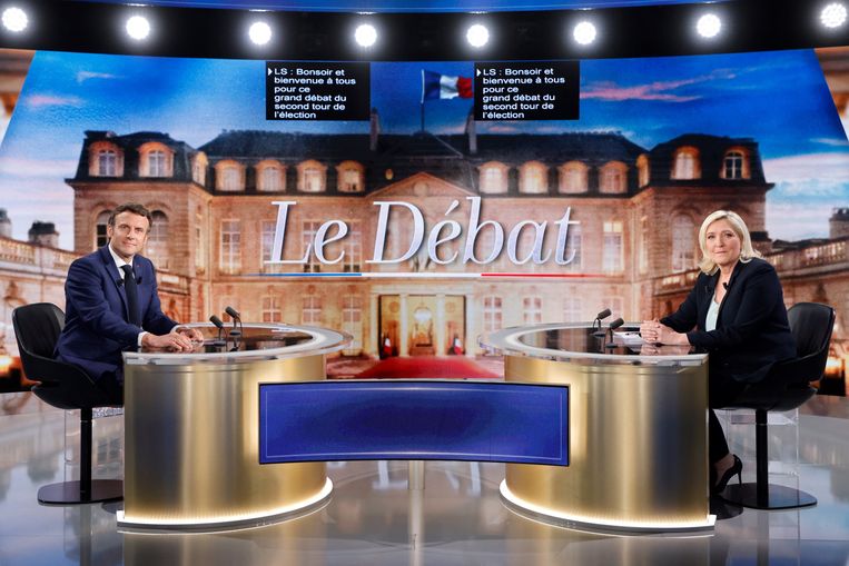 Het televisiedebat tussen presidentskandidaten Emmanuel Macron en Marine Le Pen. ‘Slechts voor de helft van de Fransen die in de eerste ronde stemden, waren Macron en Le Pen de eerste keus. Waarschijnlijk stemmen zondag nog minder mensen’, stelt Elchardus vast. Beeld Photo News