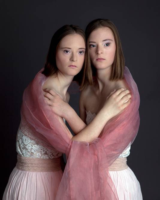 De tweeling Bente en Sanne.