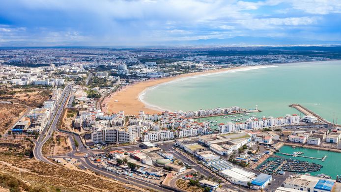 De feiten gebeurden in de havenstad Agadir aan de westkust van Marokko.
