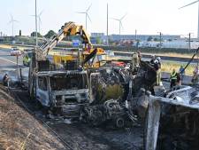Grote brand na botsing tussen vrachtwagens op de A16, snelweg naar Breda tot zeker 00.30 uur dicht
