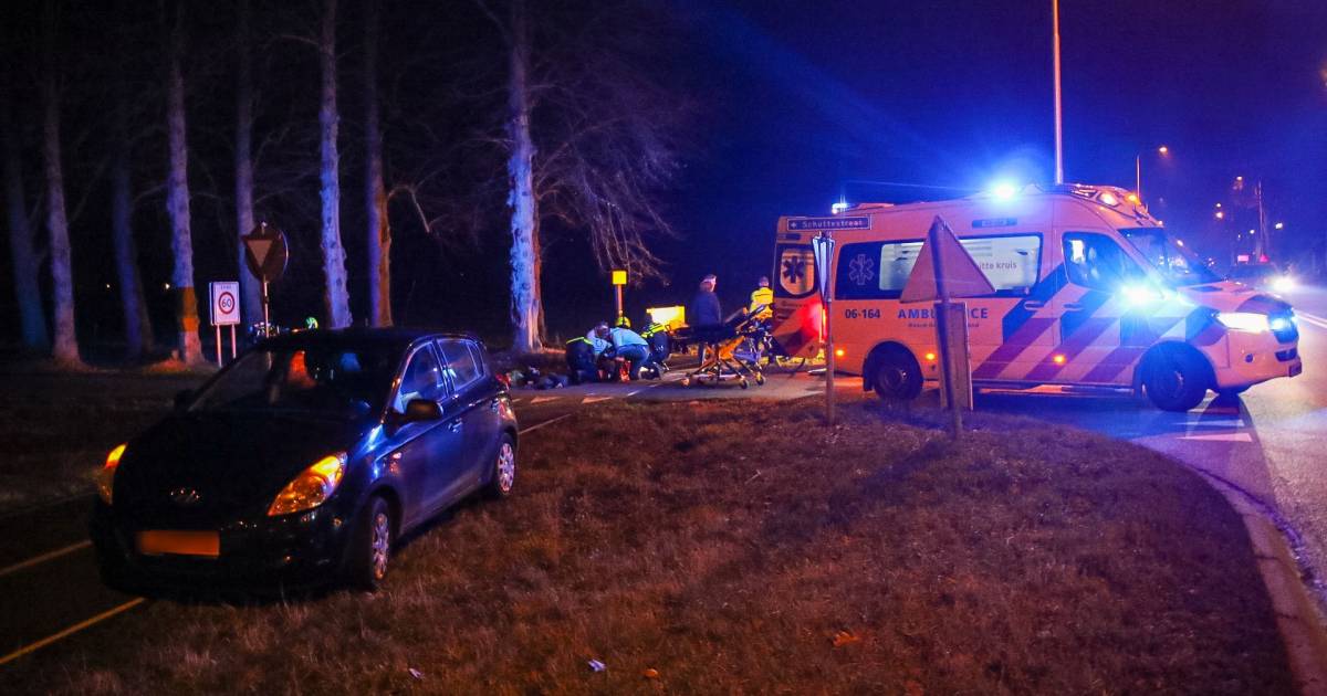 Fietsers komen hard met elkaar in botsing in Vorden: één man gewond naar het ziekenhuis.