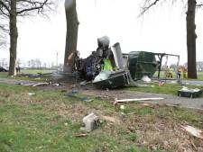 Enorme ravage na ongeval tussen Markelo en Lochem, schrik zit er goed in bij ongedeerde chauffeur