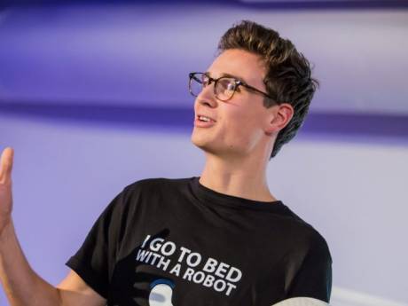 Succespitch bij Dragons' Den bezorgt Julian ware run op slaaprobot