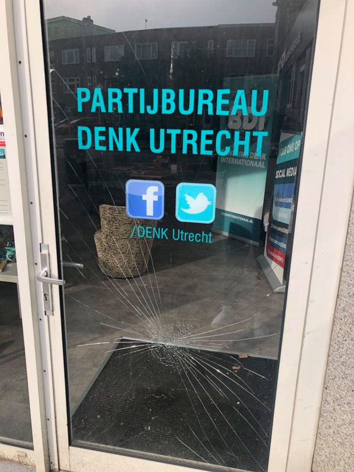 Deur van het partijkantoor van Denk in Utrecht is vernield.