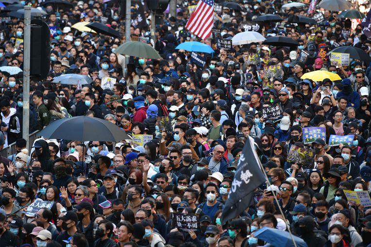 Opnieuw zijn in Hongkong veel mensen op de been om te protesteren tegen de invloed van de Chinese regering.  Beeld AFP