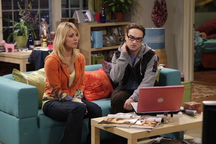 Kaley Cuoco en Johnny Galecki spelen een koppel in ‘The Big Bang Theory’.