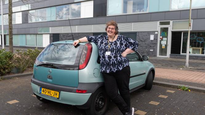 Zowel Opel ‘Blikkie’ als het lijf van Marlies vertoont soms kuren, toch slepen ze elkaar er al jaren doorheen