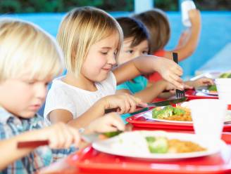 Goedkope warme maaltijd op school is goed voor kind en onderwijs