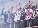 Van Bommel vol ongeloof na kampioenschap: 'Echt uniek'