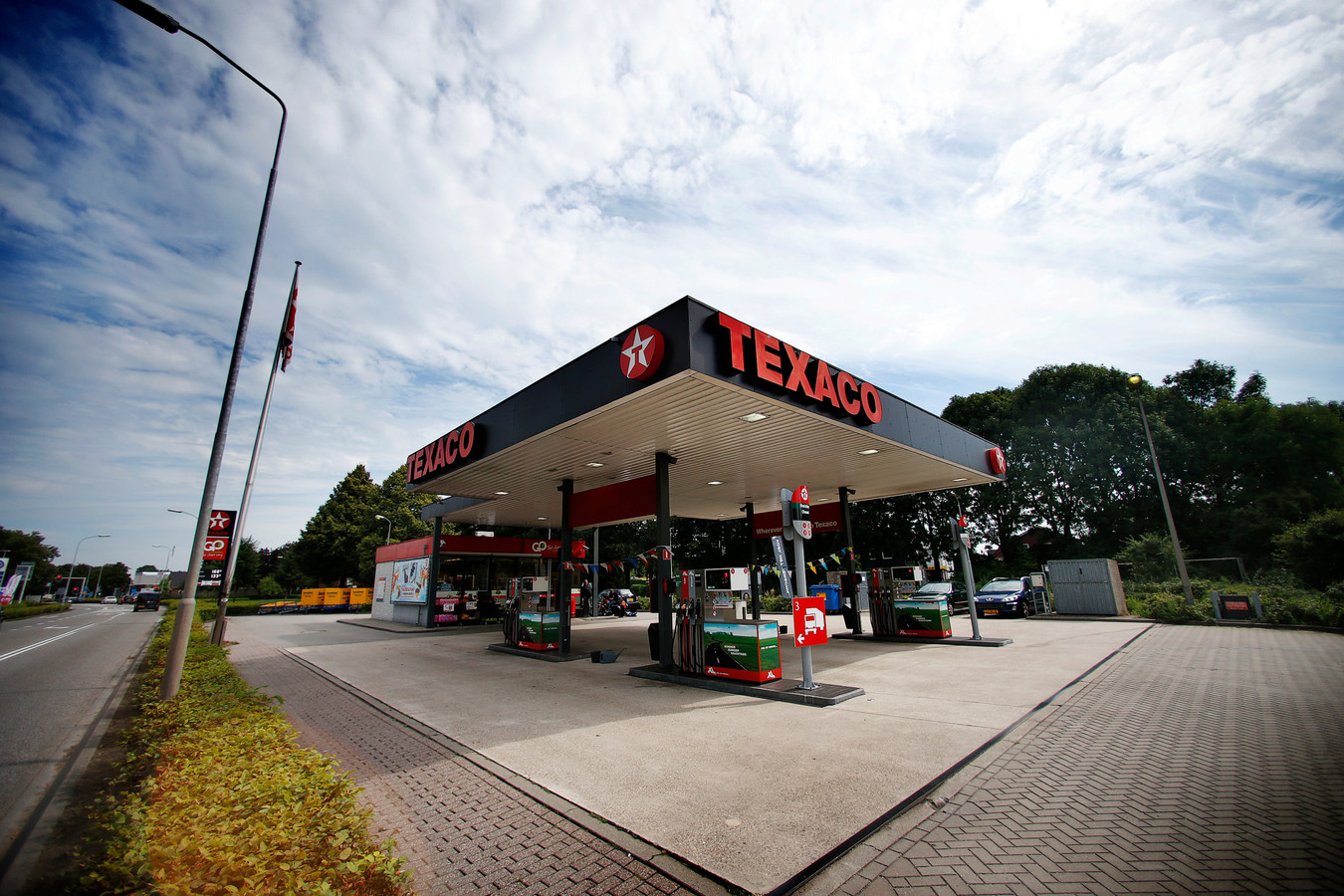 Dit is waarom de benzineprijzen aan de Nederlandse kant van de grens niet verder kunnen zakken