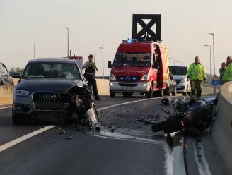 Motorrijder (40) komt om het leven bij frontale botsing op parallelweg E17 in Zwijndrecht