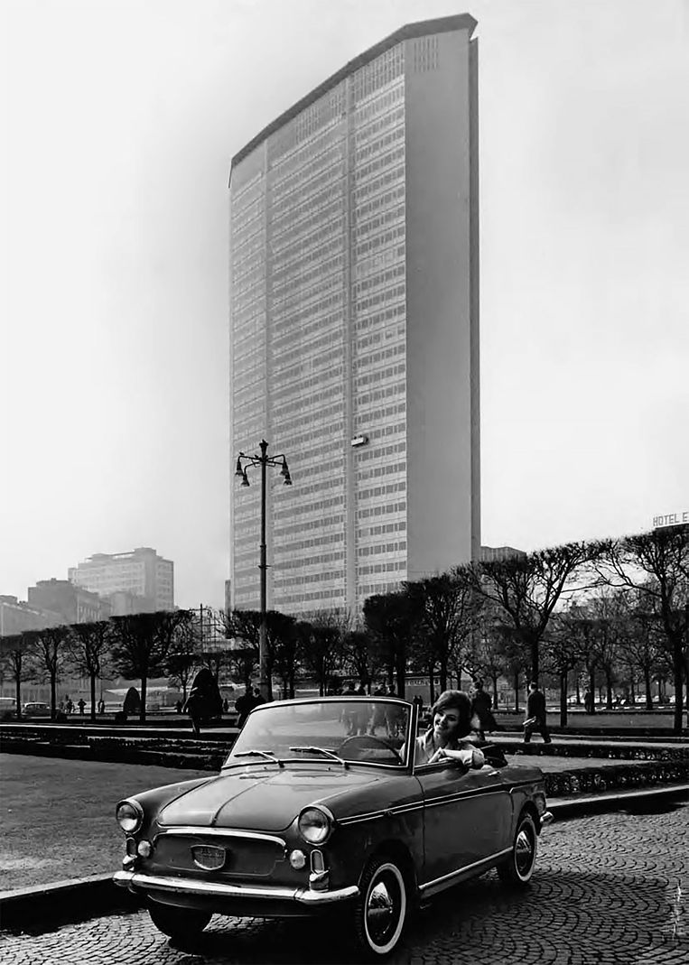 Uit: Back to the Office. De Pirelli-toren in Milaan, ontworpen door Giò Ponti. Beeld Fondazone Pirelli Milan