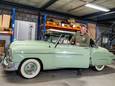 Bauke Huisman bij een Chevrolet-oldtimer.