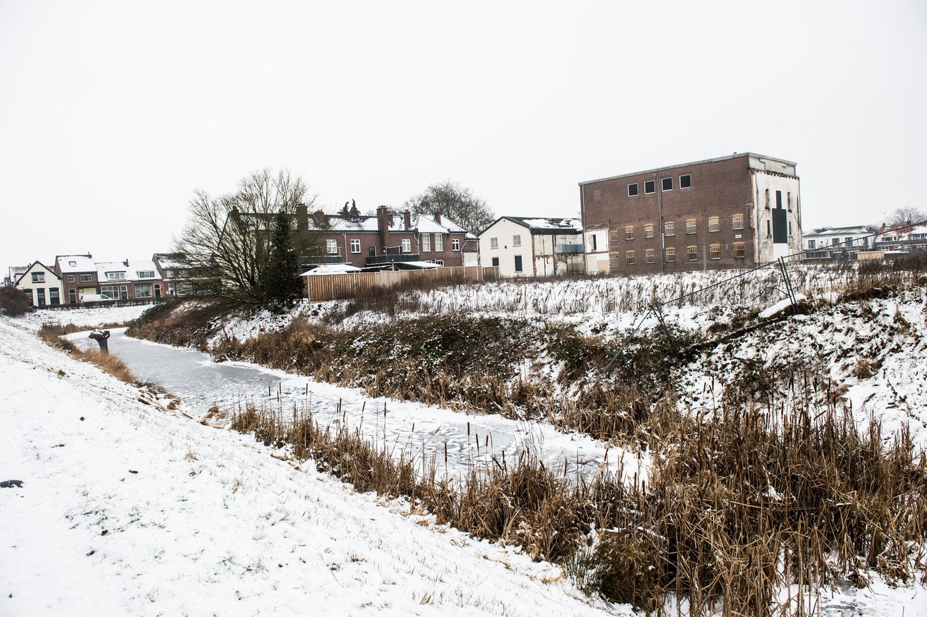Op de plek van de voormalige jeugdgevangenis in Zutphen komen woningen. Niet alle gebouwen worden gesloopt.