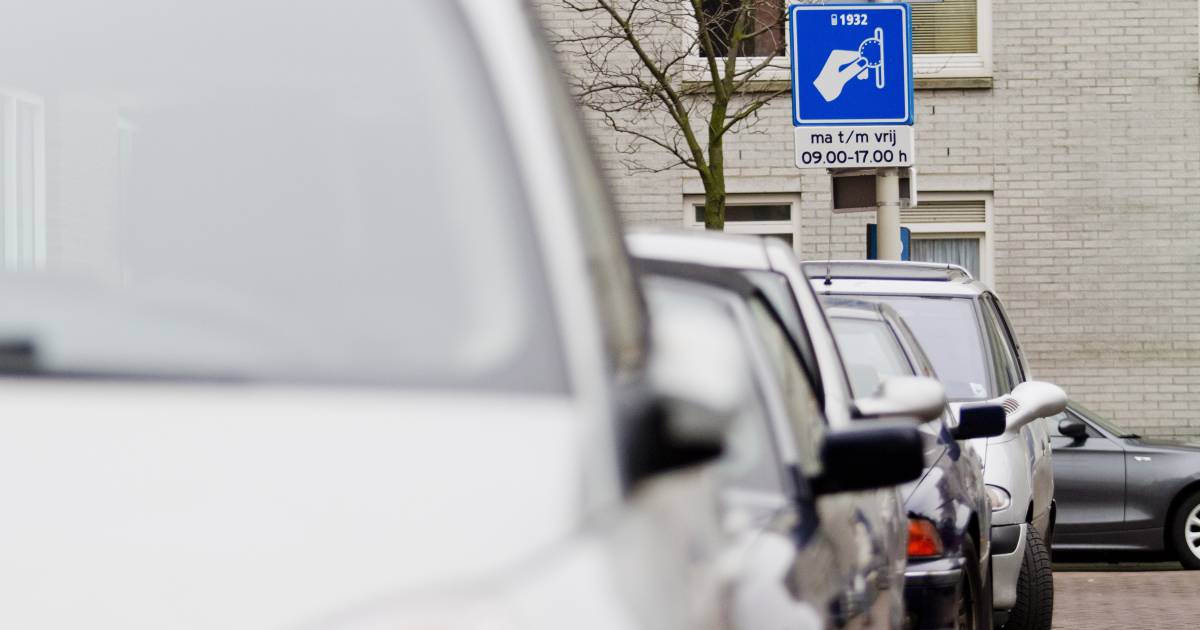 Mag je tegenwoordig parkeren op de hoek van de straat? | Auto | AD.nl